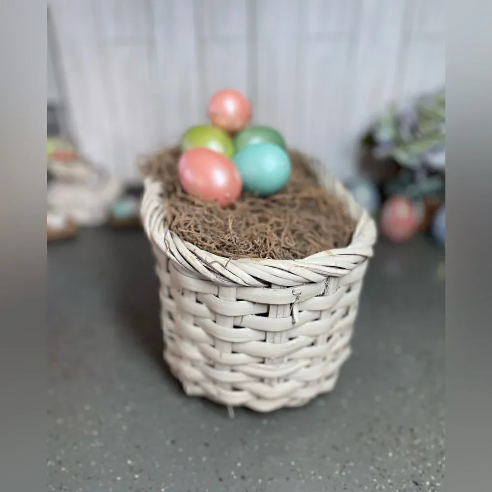 12” Basket! White, Infinity Shape No Handle Prefilled with Moss EPC
